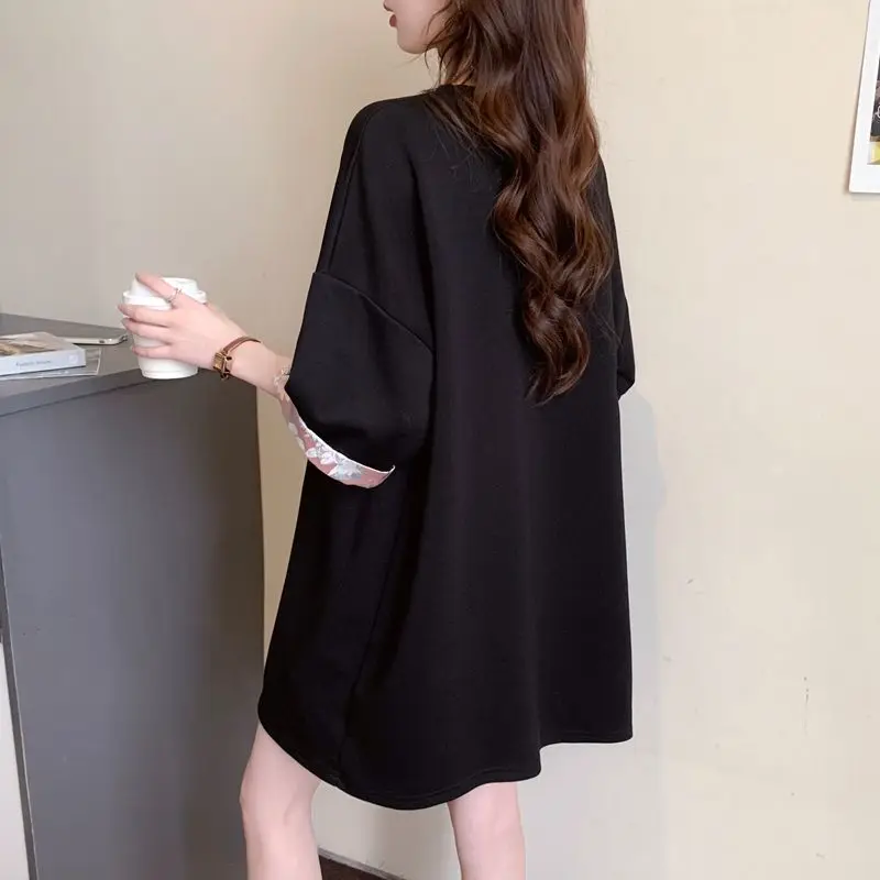 Футболка женская летняя с коротким рукавом и вышивкой в виде бабочки