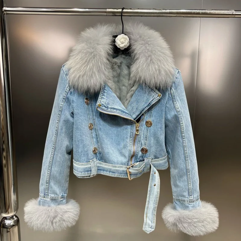 

2022 Winter Fox Fur Collar Rabbit Fur Liner Double Breasted Metal Buttons Belt Light Blue Warm Denim Jacket Women GG896