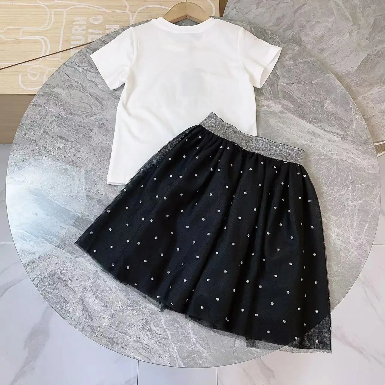 

2023 Summer Children's Dress Rhinestone Letter Design Cotton Short Sleeve T-shirt Black Mesh Half Skirt Sweet 2-Piece Set