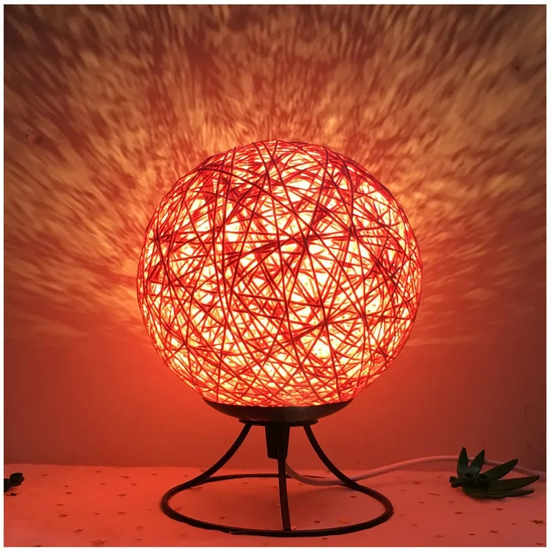 

Современная ротанговая настольная лампа в китайском стиле, прикроватная лампа с деревянной основой, лампа для гостиной, домашняя декорация, фотолампа на Рождество