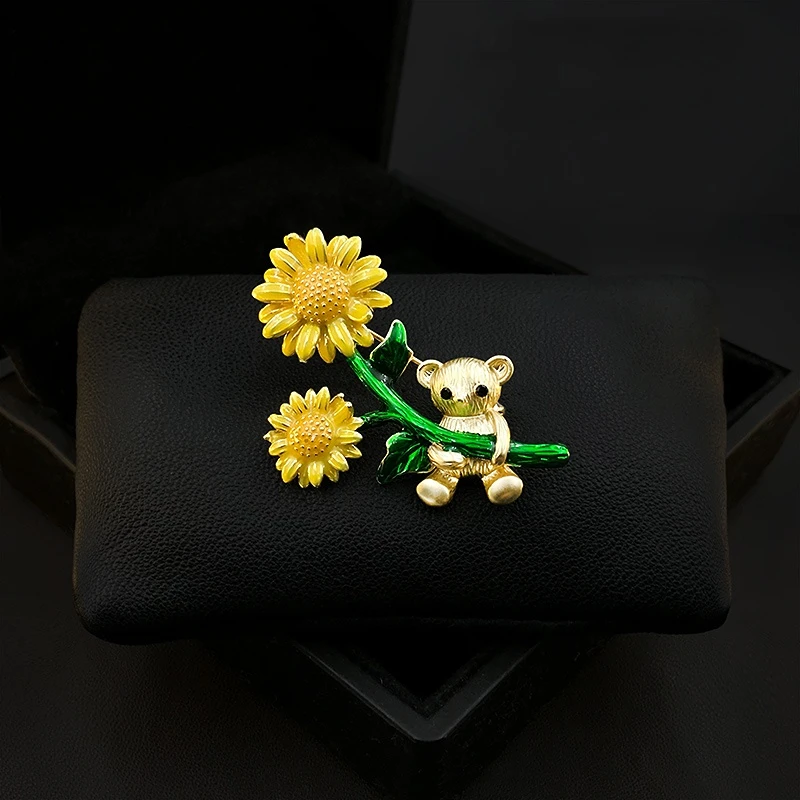 

Sunflower Bear Suit Brooch Women's New Fashion Cute Japanese Style High-End Corsage Pin Accessories Rhinestone Jewelry Pins Gift