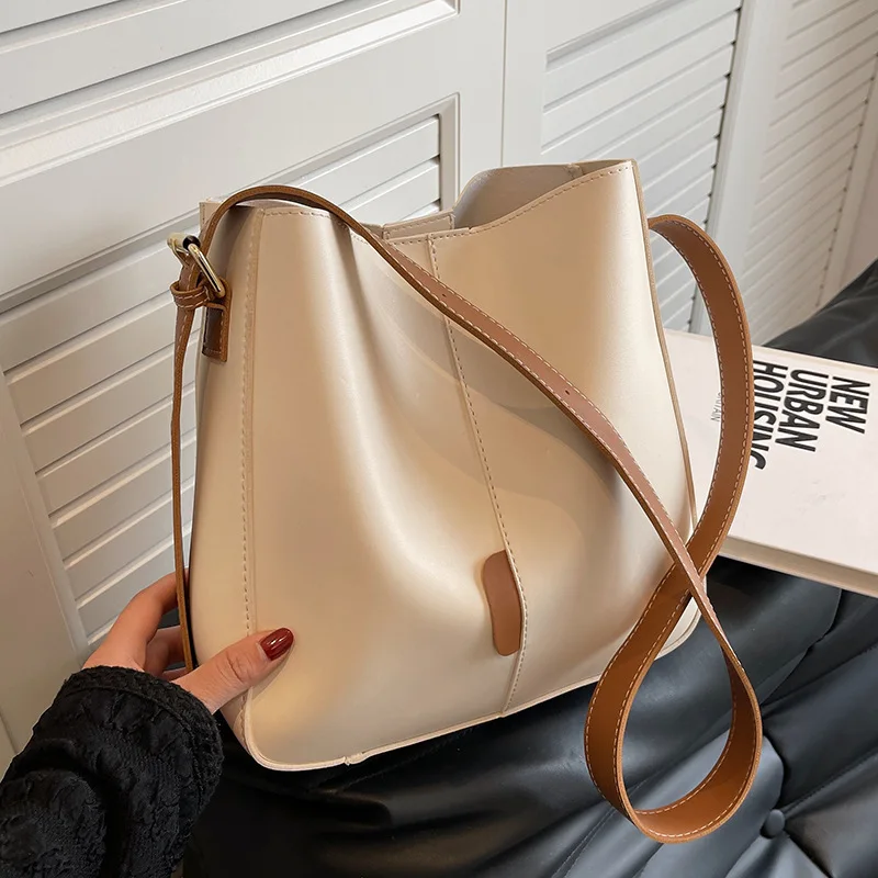 

2023 New Women's Retro Large-capacity Shoulder Bag Fashion Women's Bag All-match Messenger Bag High-quality Net Red Bucket Bag