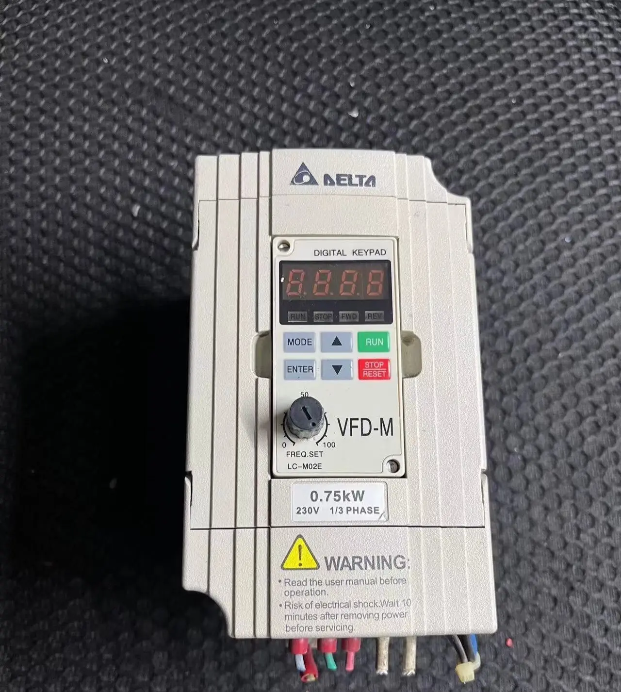 

VFD007M21A, 220 кВт, 85% в, использованный, новый внешний вид, 3 месяца гарантии, искусственная кожа