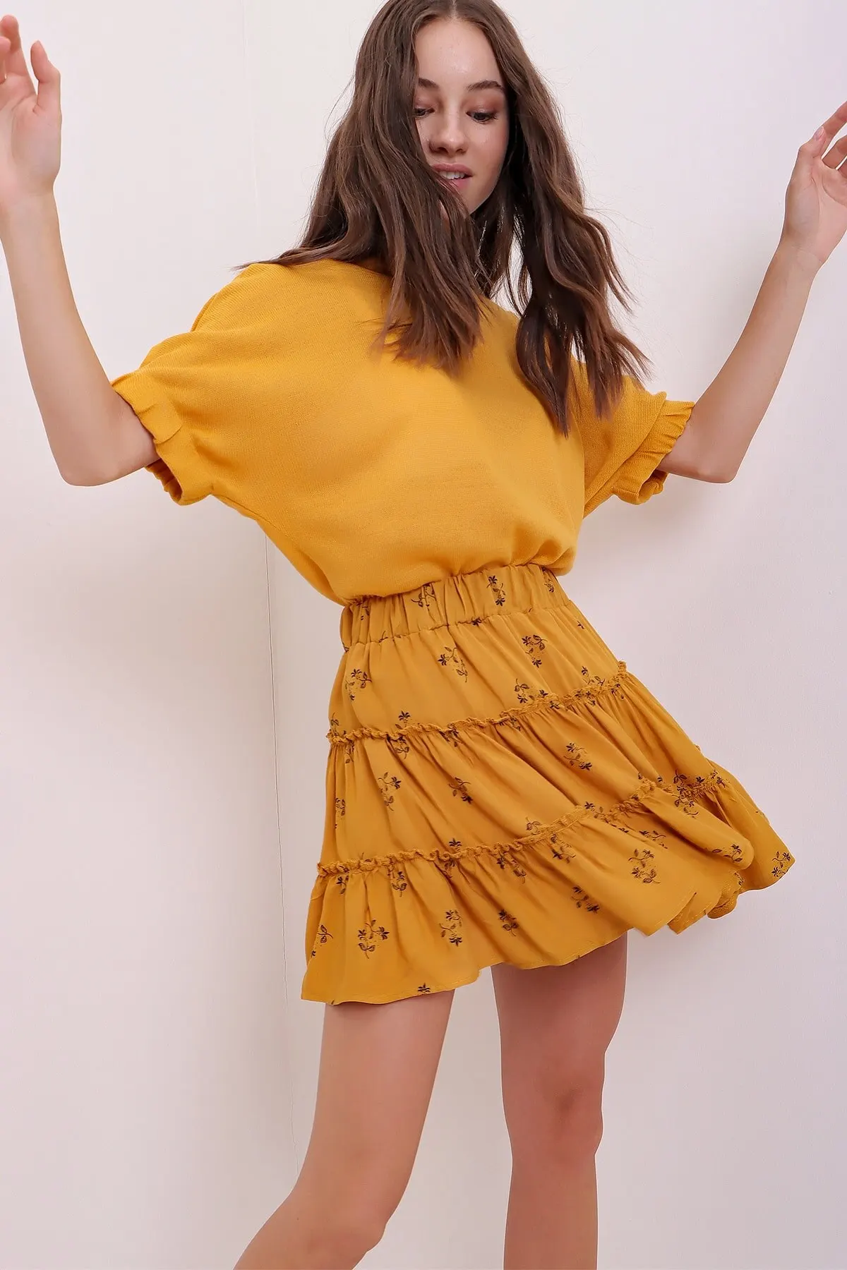 

Women's Skirt Mustard Frilly Mini Skirt Summer Cute Style Empire Slim Folds Above Knee Sexy Mini Skirts