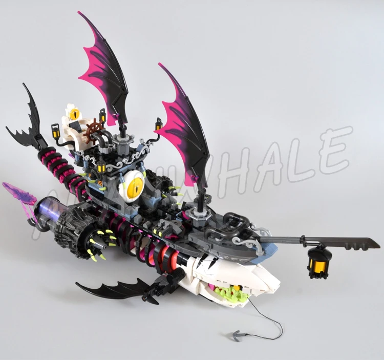 Конструктор Dream Nightmare Shark Ship Tand Mode Monster Vehicle Flying Eyeballs 81469