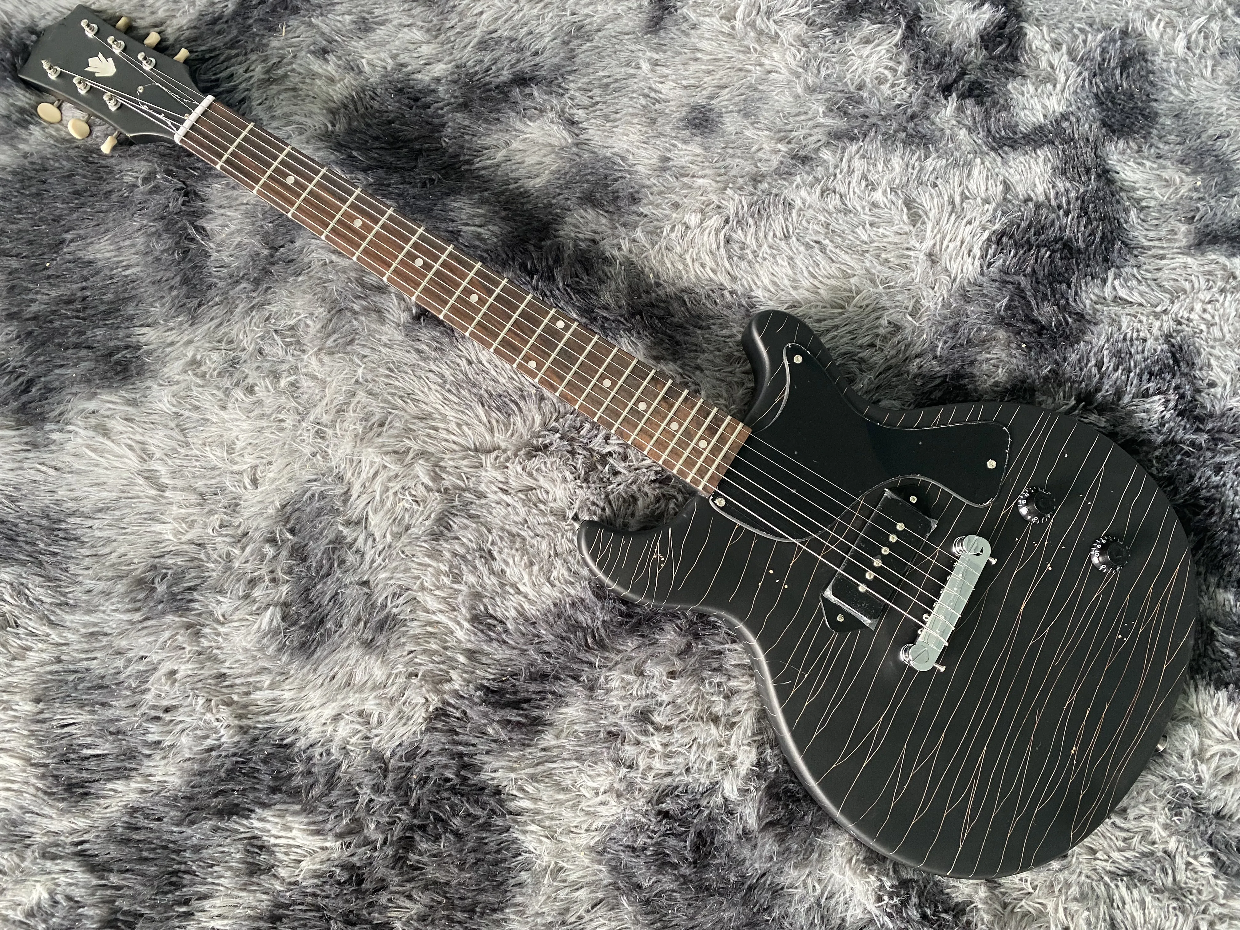 

Китайская электрическая гитара, младший матовый черный цвет, ручная работа, старый Syle Maogany, корпус и шея