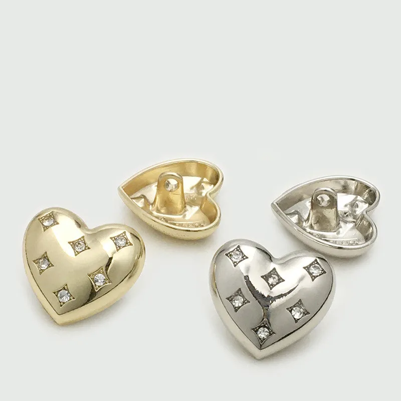 Металлические пуговицы в форме сердца 4 шт