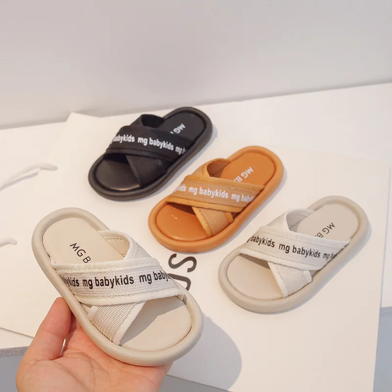 

Шлепанцы для девочек модные детские универсальные на плоской подошве Повседневные детские однотонные мягкие пляжные туфли с перекрестным...