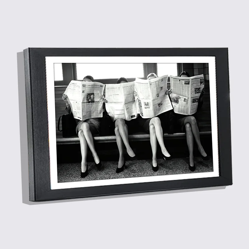 

Nordic Photo Frames for Picture Wall Fashion Woman Reading Newspaper 5'' 7'' 8'' Black Wood Frame Home Decor Painting Frames