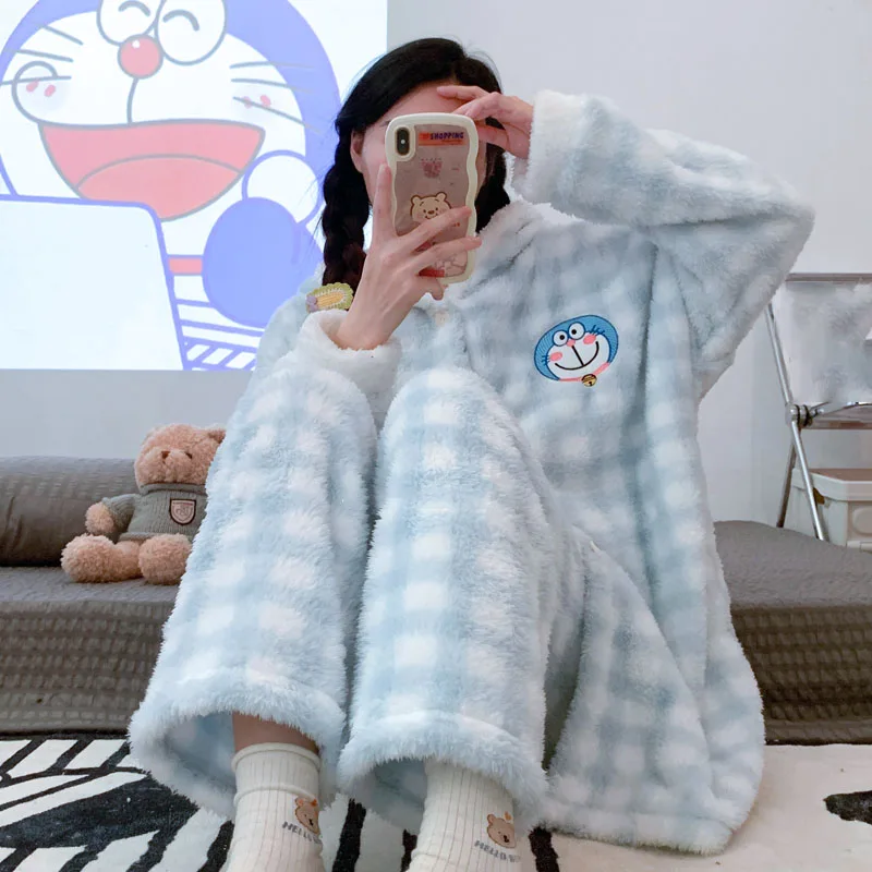 

Новый толстый бархатный пижамный комплект Kawaii Doraemon с вышивкой кораллового цвета Милая мультяшная осенне-зимняя Свободная Домашняя одежда с капюшоном ночная рубашка