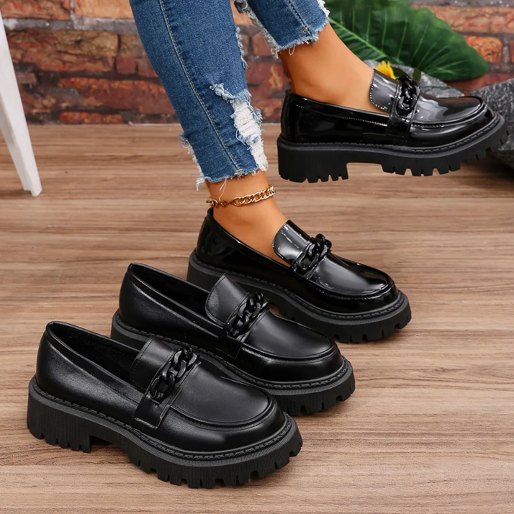 Женские лоферы на платформе с декором в виде цепочки модные модельные туфли