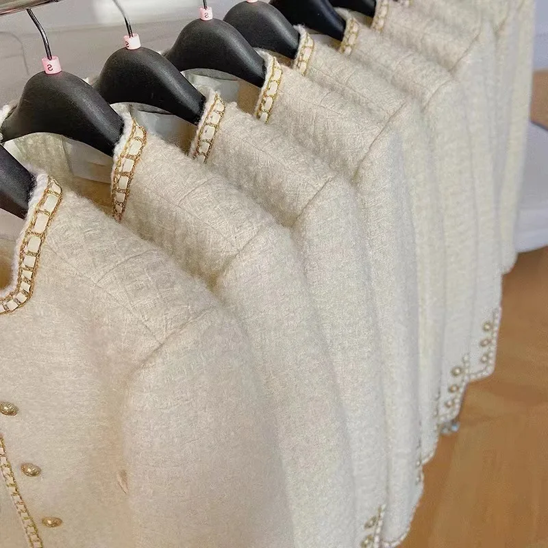 Рисунок 5 - Женское шерстяное короткое пальто