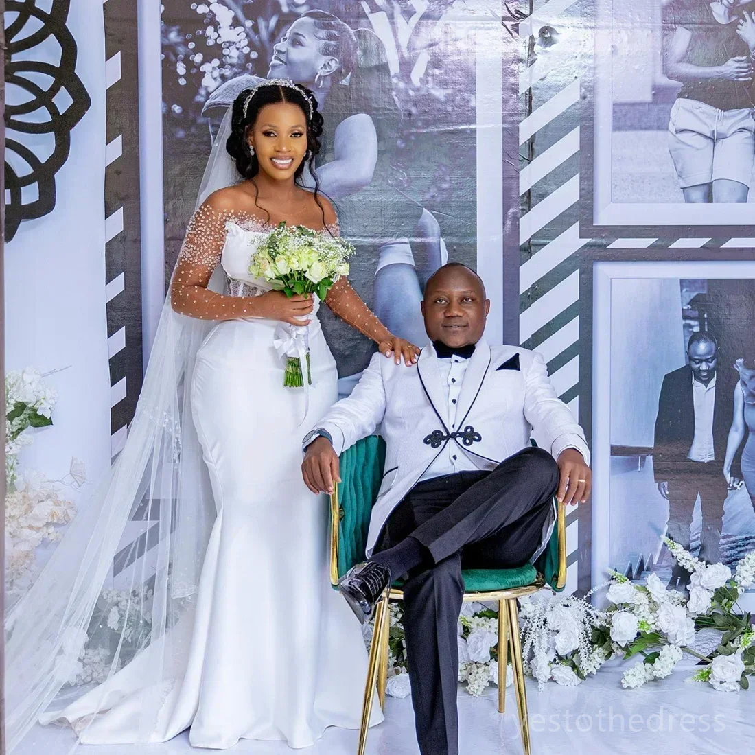 Фото Свадебное платье с индивидуальным дизайном, вырезом-лодочкой, блестящими бусинами, длинными рукавами и съемной накидкой, в стиле кантри, для невесты. №1