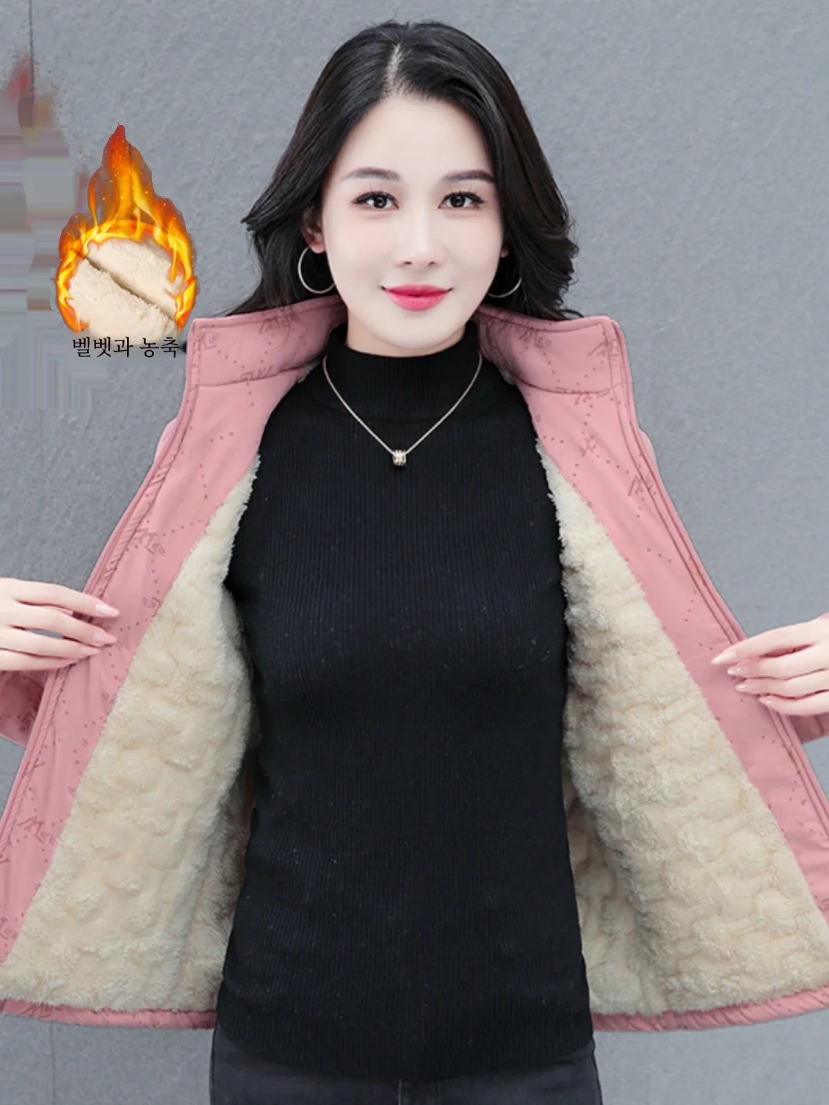 Утепленная верхняя одежда с воротником-стойкой на флисовой подкладке женская