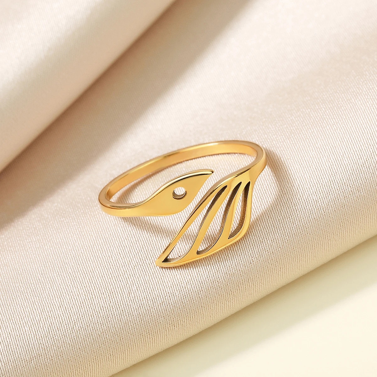 

CHENHXUN Hollow Swan Korean Style Cute Single Rings Elegant Adjustable Open End Ring for BFF Birthday Present Gift for Her
