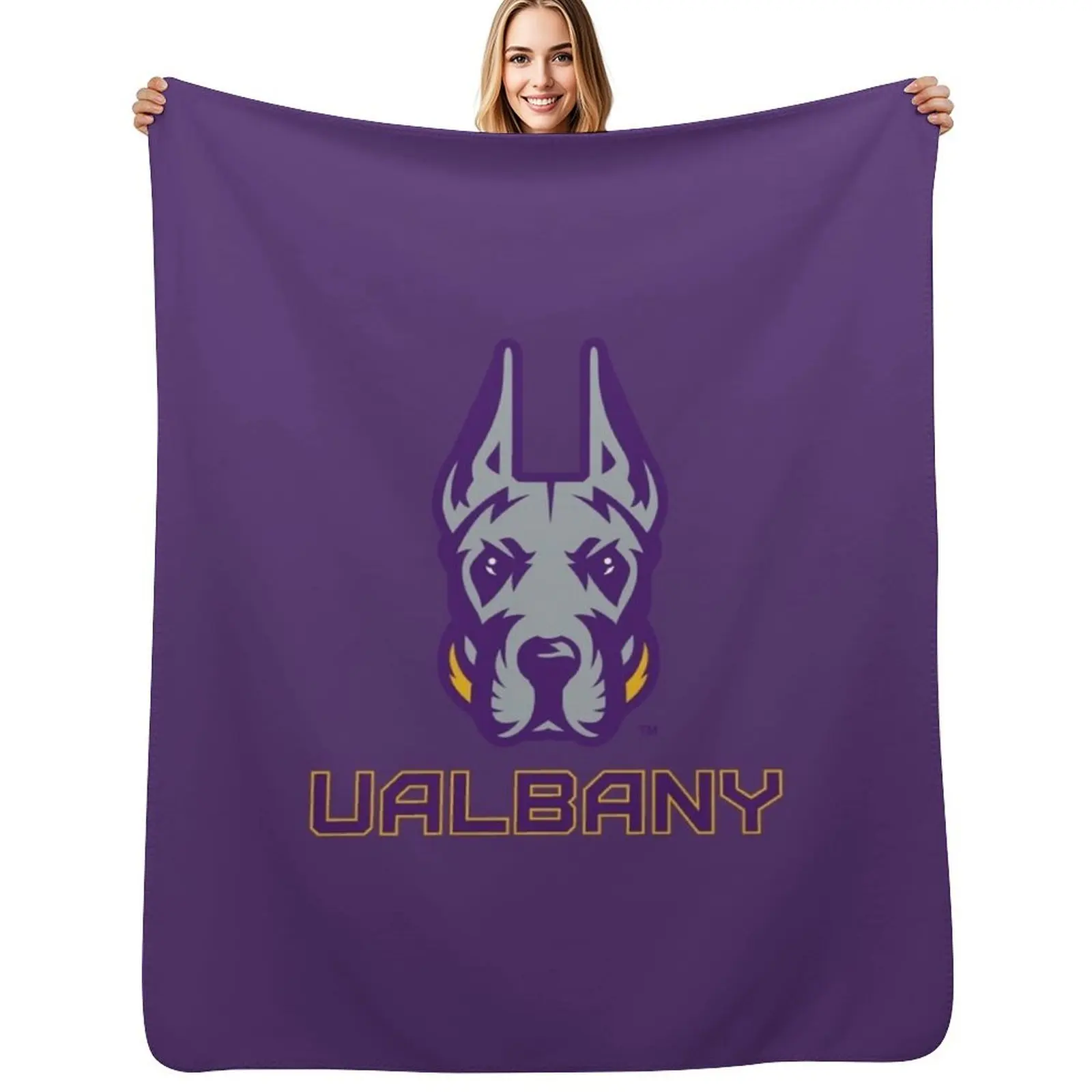 Фото Декоративный мягкий плед Albany (Нью-Йорк) GREAT DANES ALBANY NY для дивана или кушетки №1