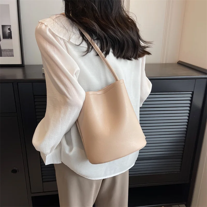 

Bag Woman Spring Summer 2023 New Single Shoulder Women's Bag Large Capacity Casual Crossbody Bag Commuting Versatile Bucket Bag
