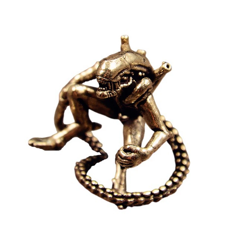 

Фигурка дракона-инопланетянина из меди