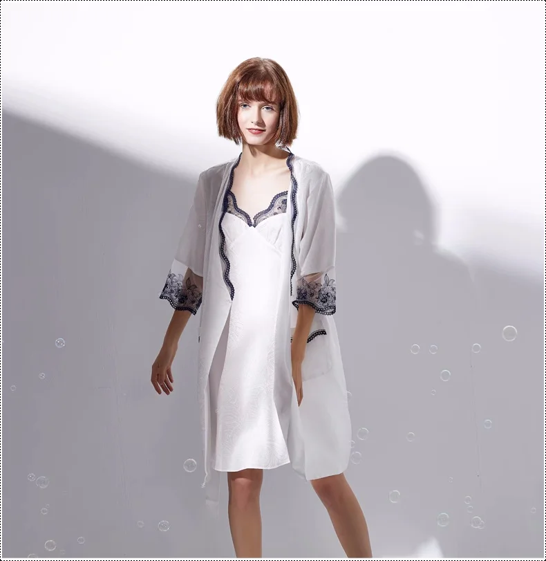 Женская ночная рубашка и халат из шелка тутового шелкопряда