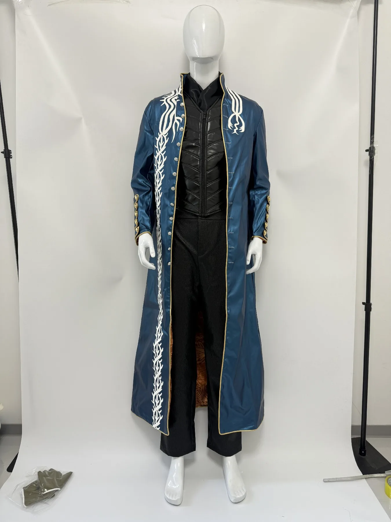 Фото Костюм для косплея DMC 3 Blue Vergil: кожаное пальто, куртка, наряд на Хэллоуин №5