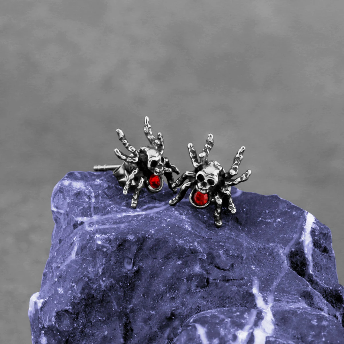 

Punk Diamond Spider Skull Studs For Men and Women Stainless Steel Fashion Hip-hop Jewelry Vintage Rock Earrings Wholesale