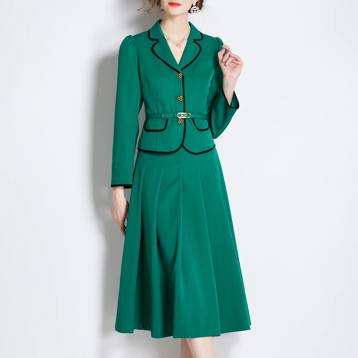 Женский весенний пиджак 2024 модный однобортный приталенный маленький винтажная