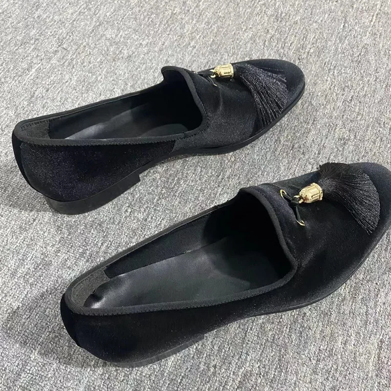 Черные мужские бархатные лоферы модная мужская обувь с кисточками роскошная