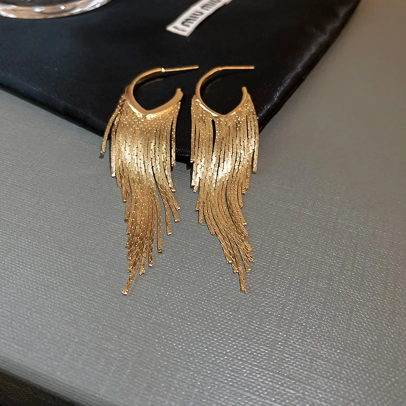 

Party Earrings Creative Gold Texture C Tassel Earrings Women Exaggerated Personality Ladies Earrings Jewelry Wholesale