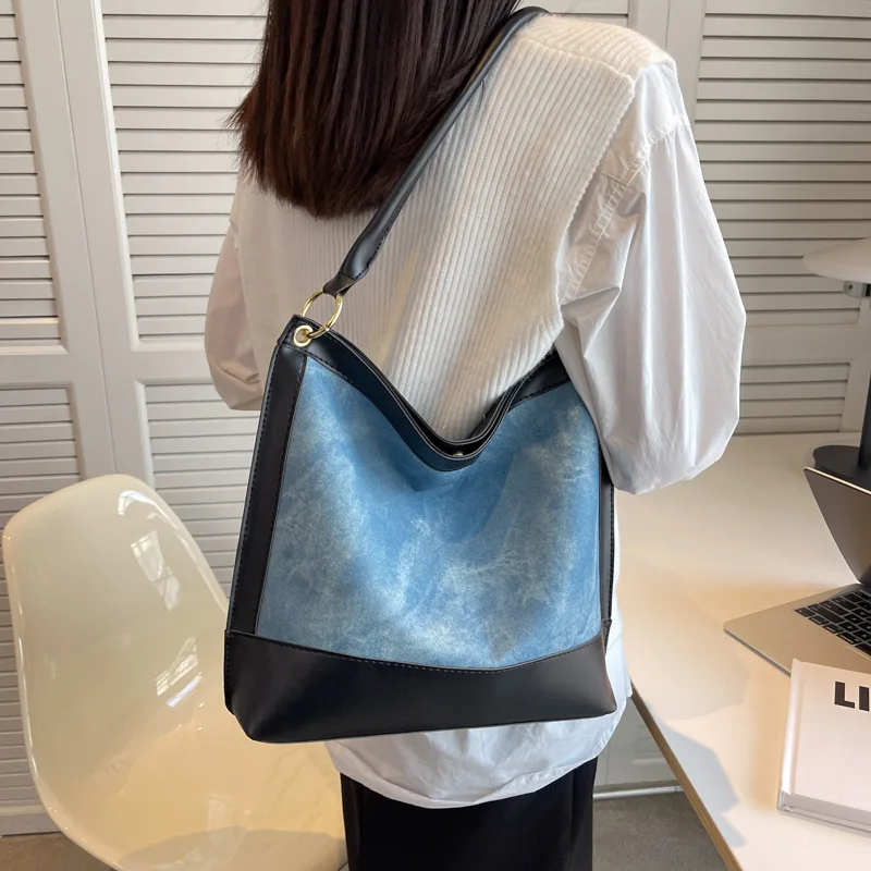 

2022 New Summer Fashion Luxury Casual Simple Shoulder Bag All-match Women's Portable Commuter Bag Women's Large-capacity Bag