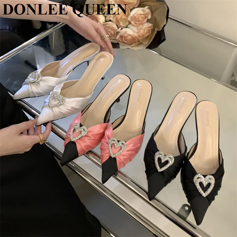 

Шлепанцы женские на среднем каблуке, модные сандалии с острым носком, с пряжкой-сердечком, со стразами, брендовые тапочки для отдыха