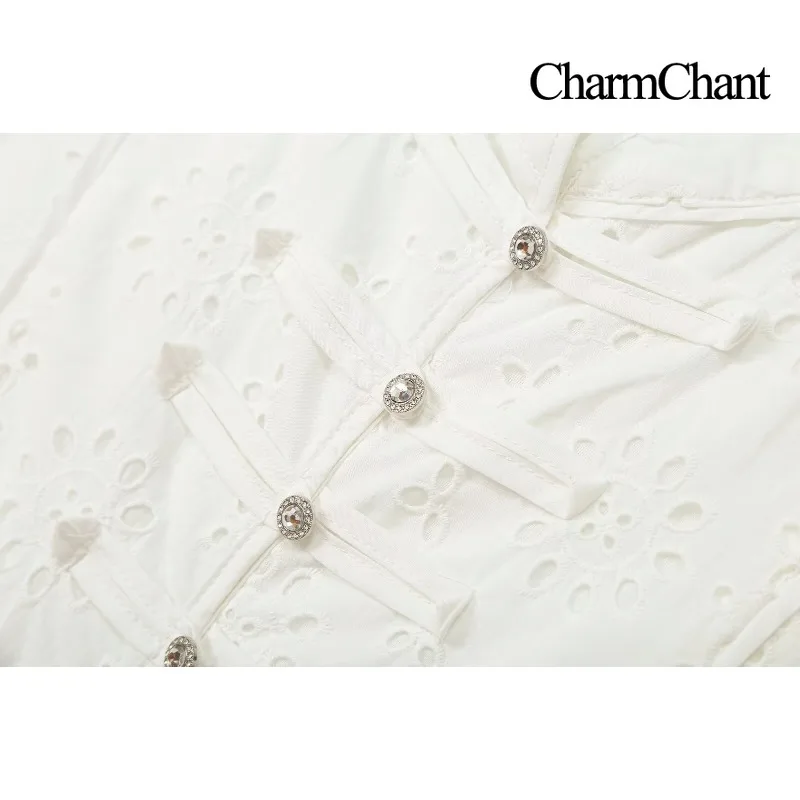 Фото CHARMCHANT Женский комплект из двух предметов с вышивкой ажурной техникой: жилет без рукавов с пуговицами-лягушками и юбка миди. Летний комплект 2026. №4