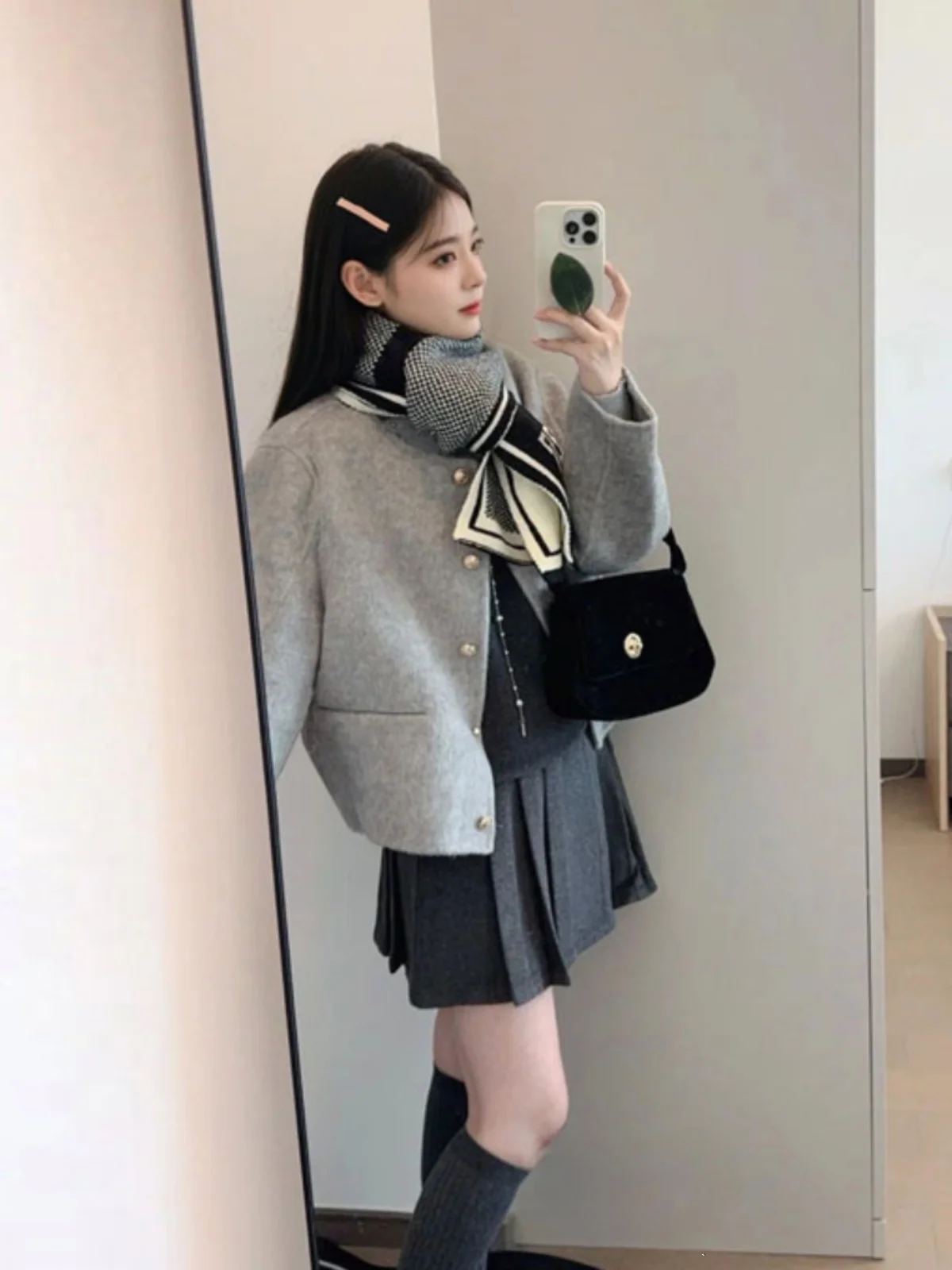 Серая короткая шерстяная куртка этого года. Популярное пальто High-Grade Sense. Очень