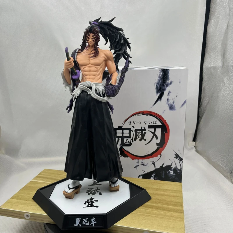 

Экшн-фигурка из ПВХ, рассекающая демонов