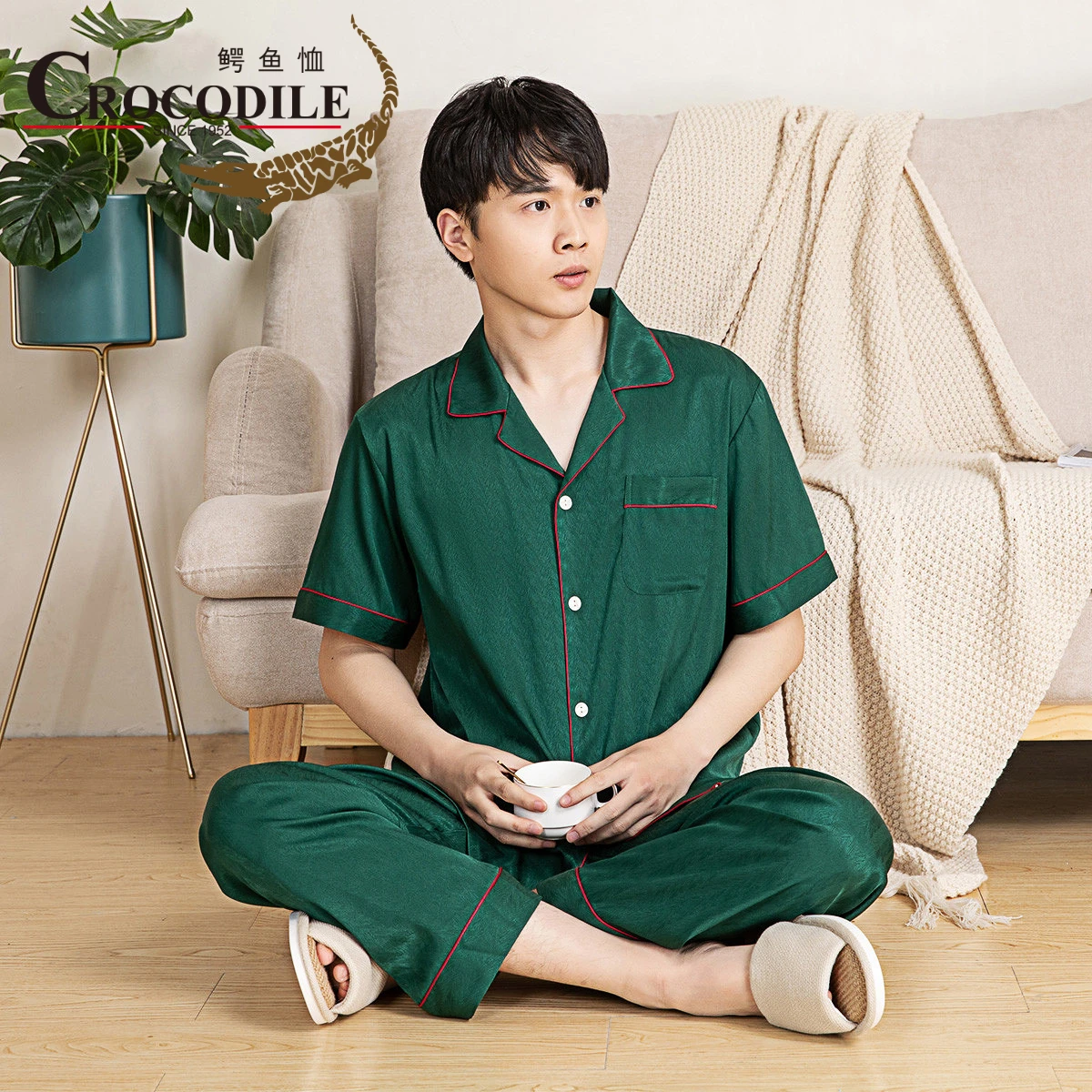 Crocodile 2023 Early Spring Newest Satin Chiffon Cool Comfortable Men's pajamas Loose Breathable Two Colors Sleepwear For Men