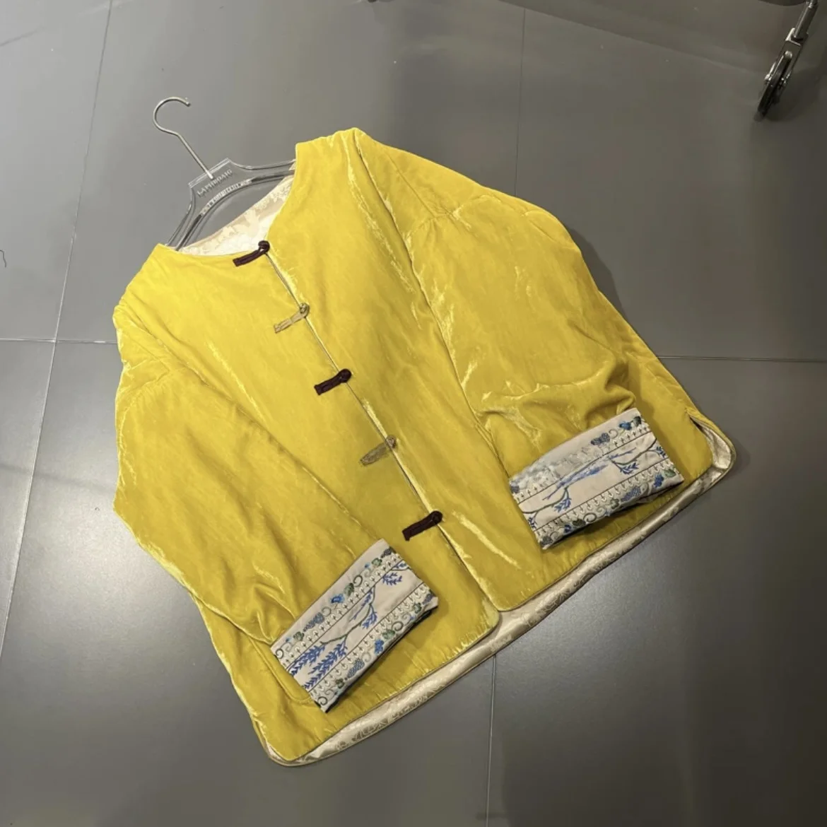 Зима 2024 новый китайский бархатный трехмерный жаккардовый топ с вышивкой