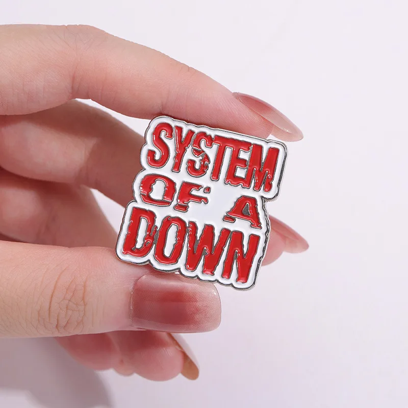 Эмалированная брошь для рюкзака