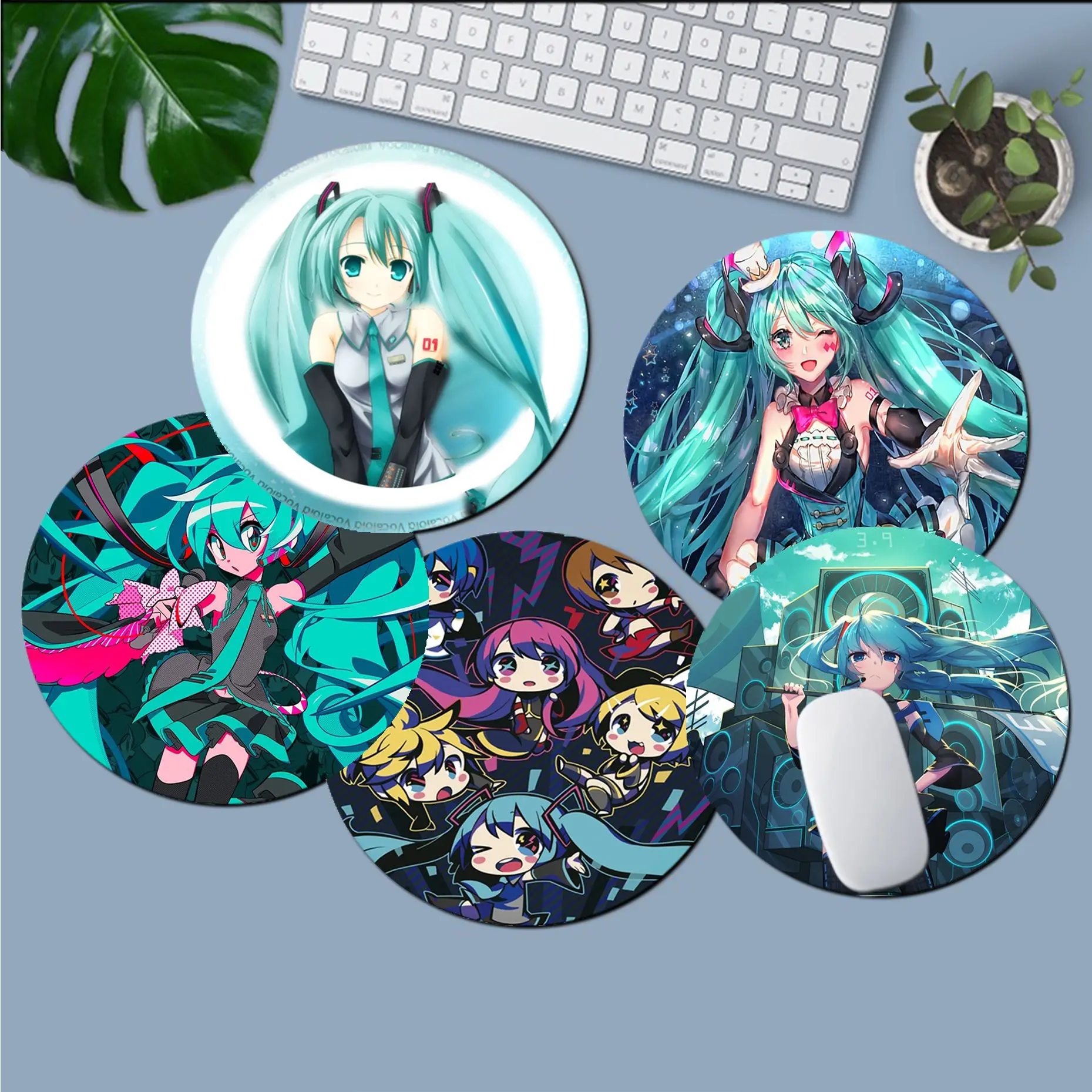 

BANDAI Hatsune Miku Round Mouse Pad Gamer Desk Mats Keyboard Pad Mause Pad Office Desk Set Accessories Padmouse Desk Play Mats