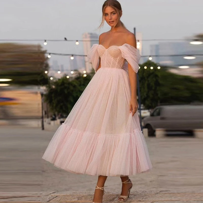 

Off The Shoulder Pink Tulle Wedding Dress Pretty Dots Mesh Ruffles Bridal Dresses Sweetheart Puffy Tea-length Wedding Gowns