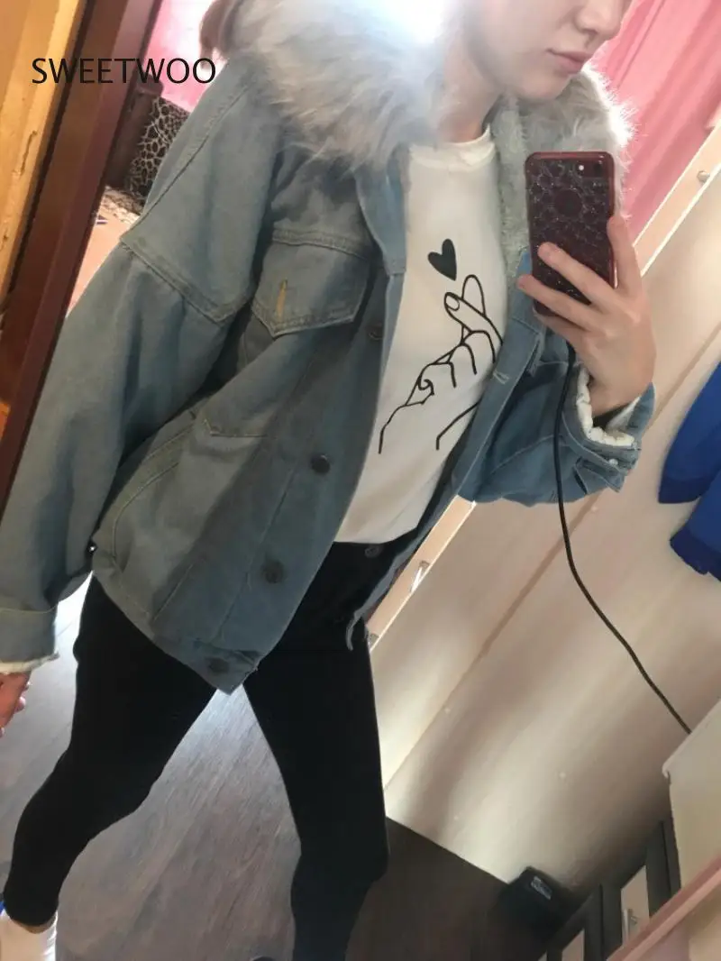 2022 Big Faux Fur Collar Denim Jacket Women Winter Hooded Warm Jean Jacket Student Basic Short Parkas Female Bomber Coat Tide