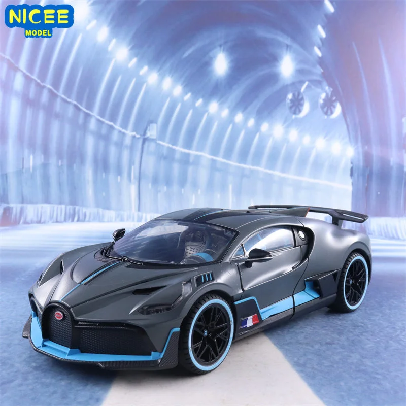 

1:18 Bugatti DIVO Sports car High Simulation Diecast Metal Alloy Model car Sound Light Pull Back Collection Kids Toy Gifts F515