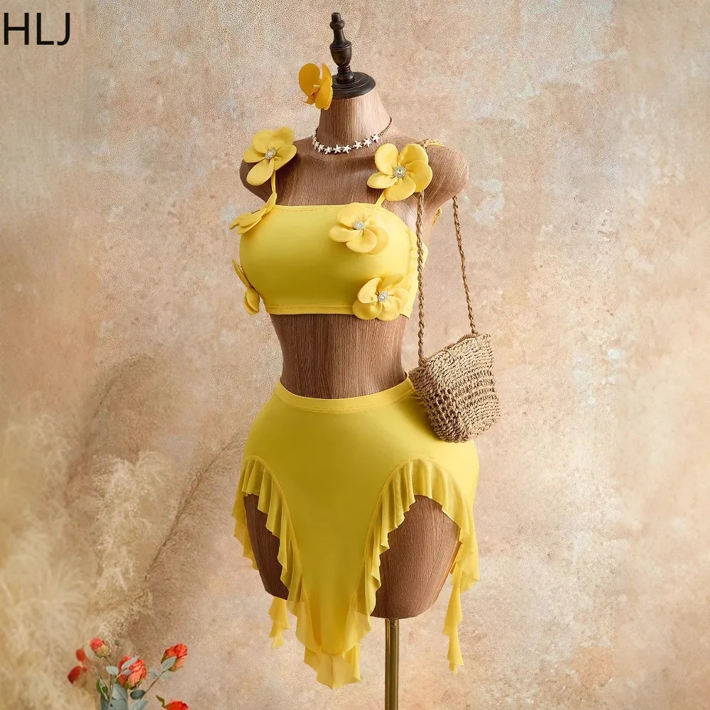 Фото Женский комплект бикини HLJ Solid Yellow с 3D цветочными аппликациями, состоящий из топа на тонких бретелях и облегающей юбки с высокой талией. №3
