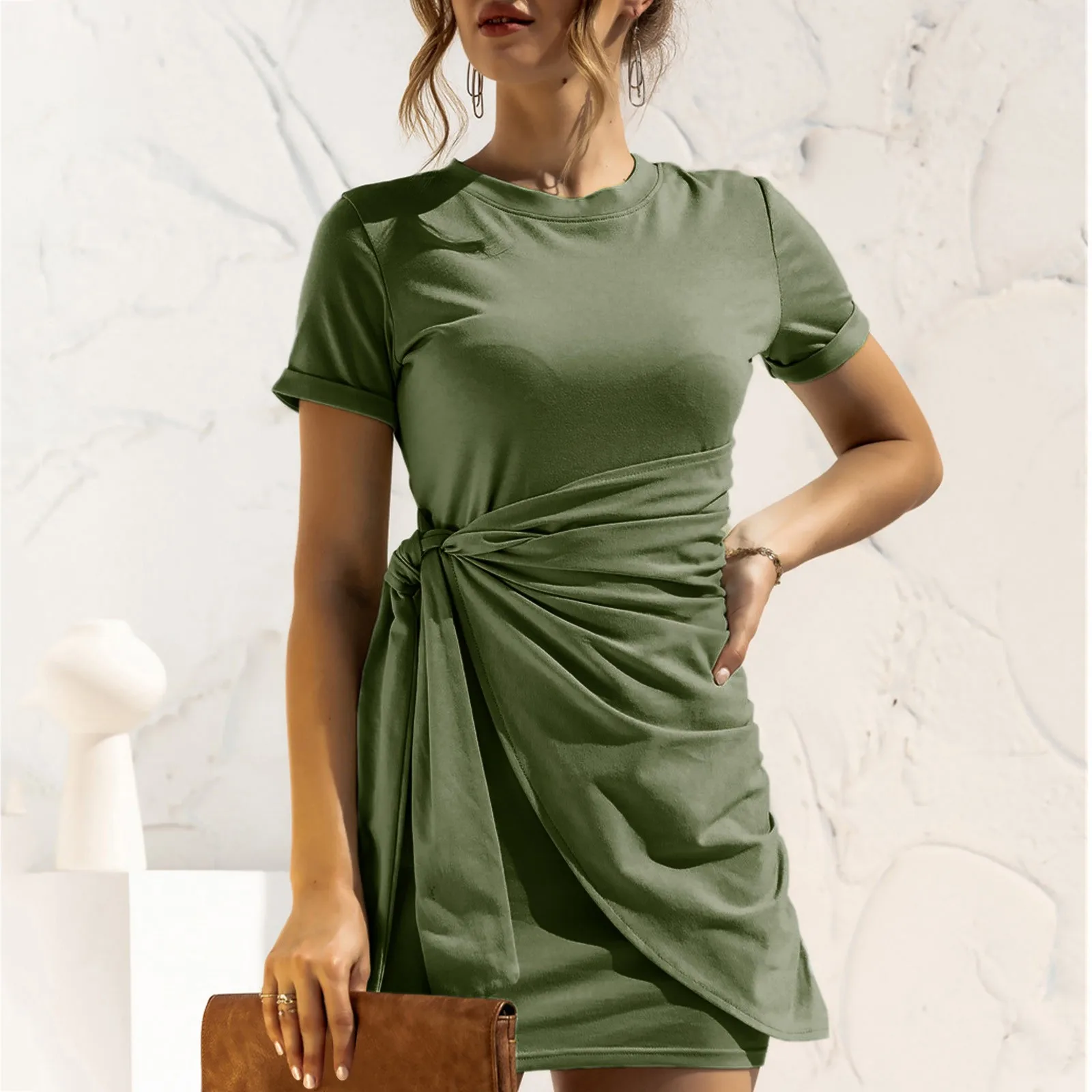 

Женское короткое платье с круглым вырезом, коротким рукавом и карманами