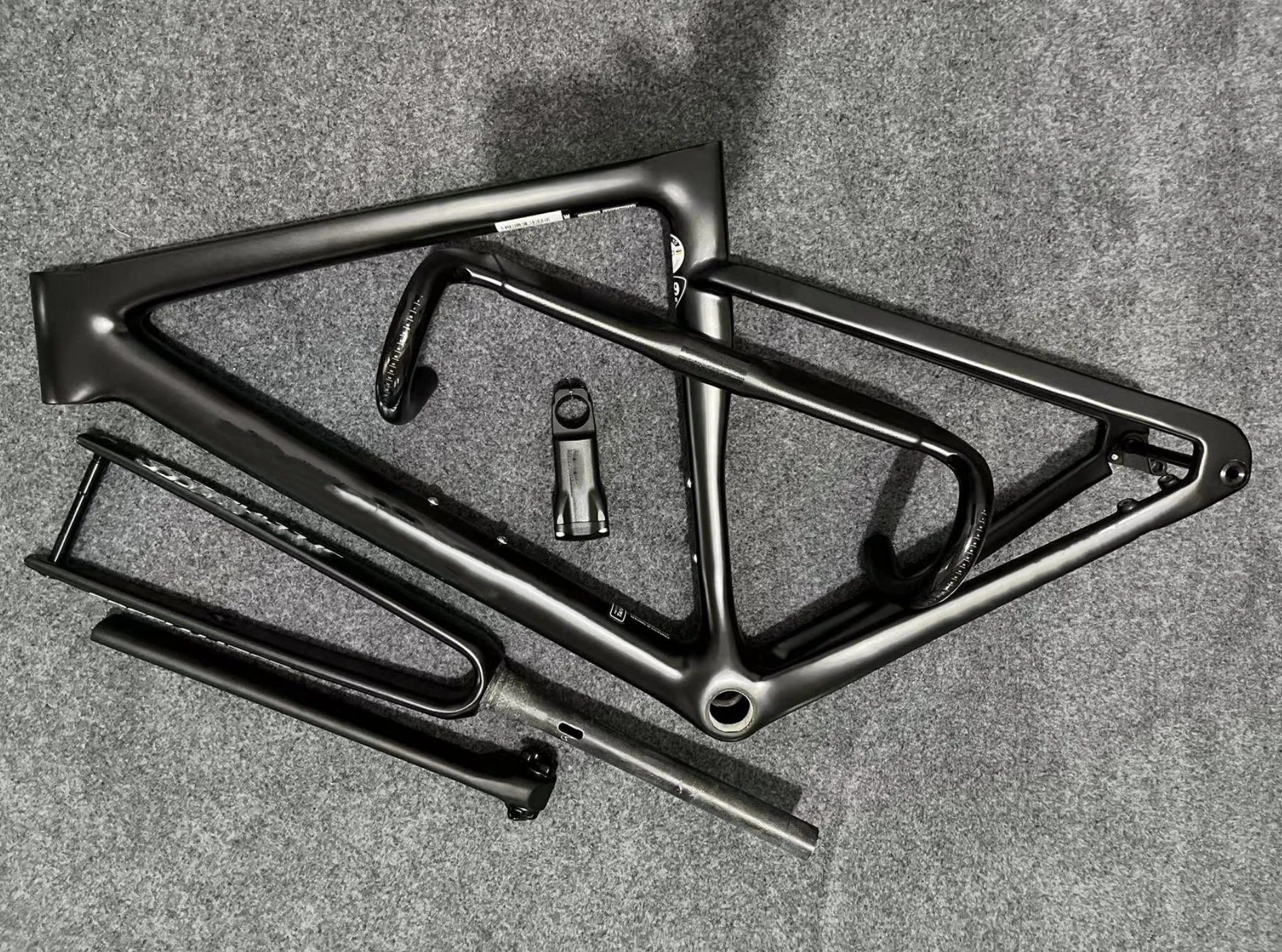 

Lightest carbon frame SL7 High quality road bike clean routing threaded BSA 700C flat-mount disc with integrated handlebar stem
