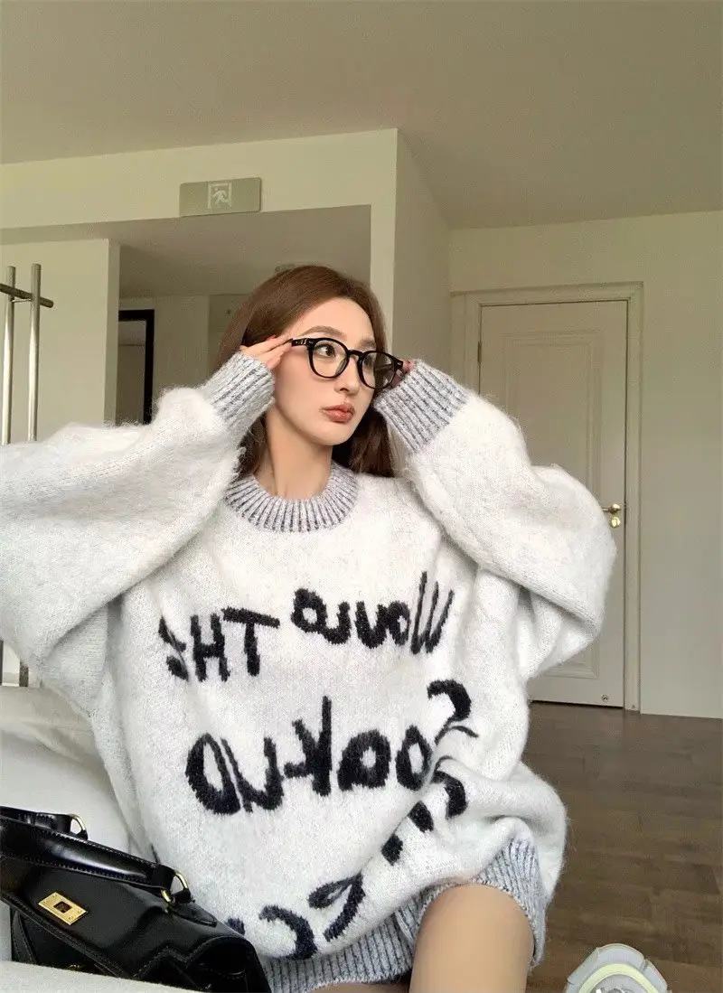 Трикотажный жаккардовый свитер средней длины с капюшоном и длинными рукавами