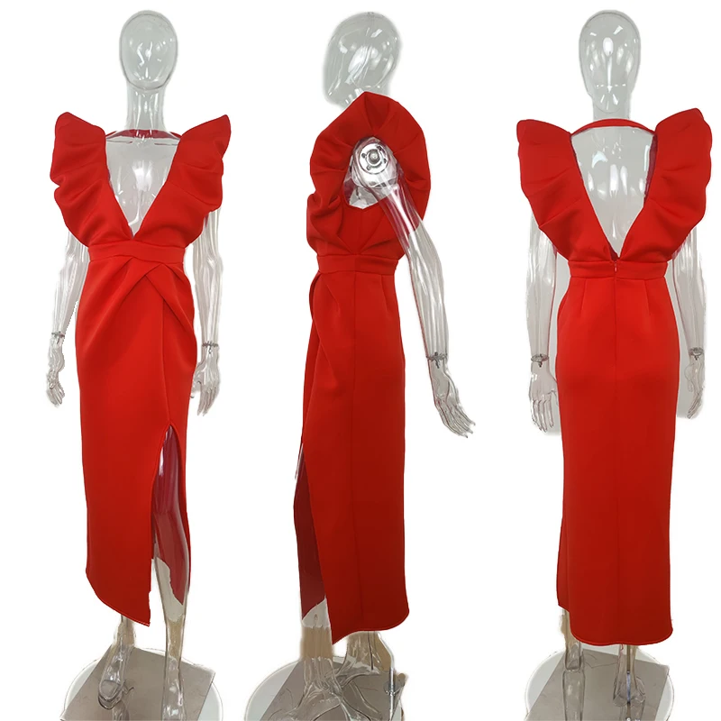 Элегантный вечерний женский наряд с оборками на плечах глубоким V-образным