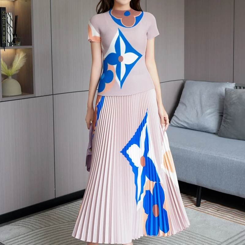 Летний женский элегантный костюм из двух предметов черный топ с коротким рукавом