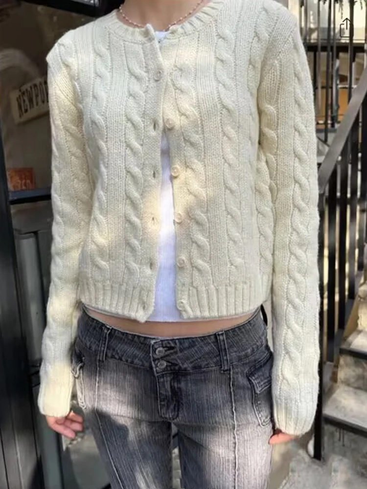 Женский вязаный кардиган с круглым вырезом