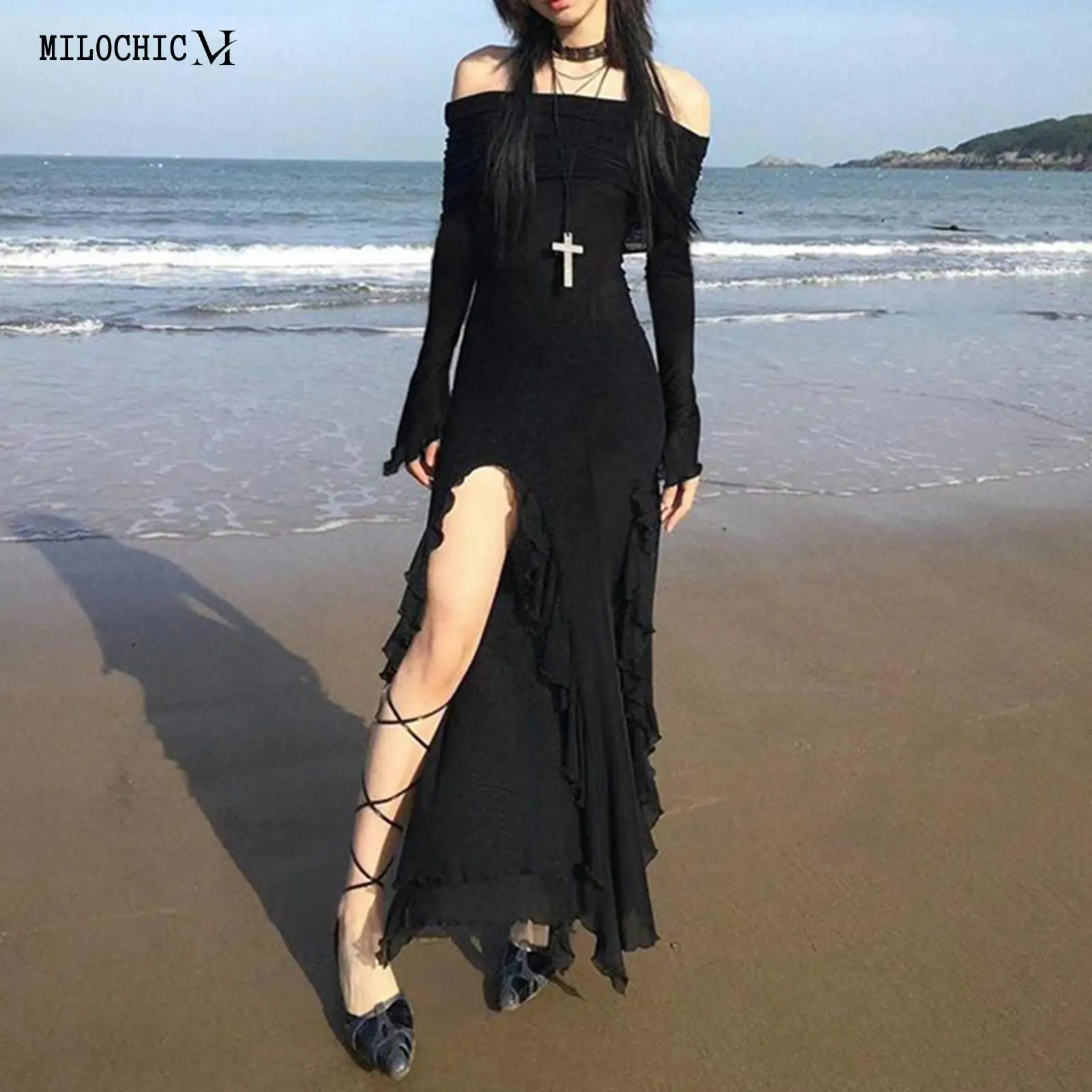 

Женское длинное платье с открытыми плечами и высоким разрезом