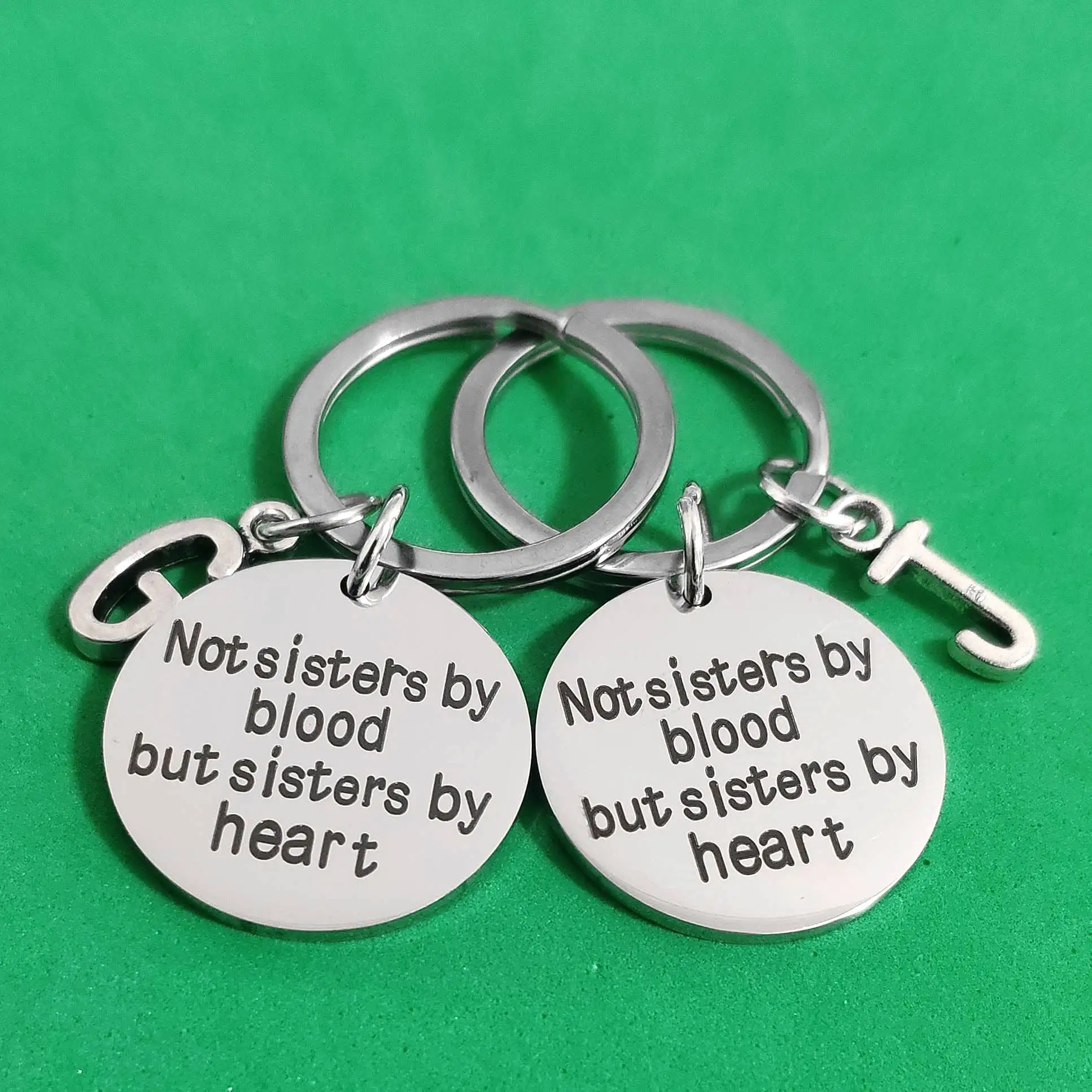 

Gift Ornaments Stainless Steel Keychain for Car Keys Creative 26 Initials Birthday Keyring Sister By Heart Lettering Best Friend