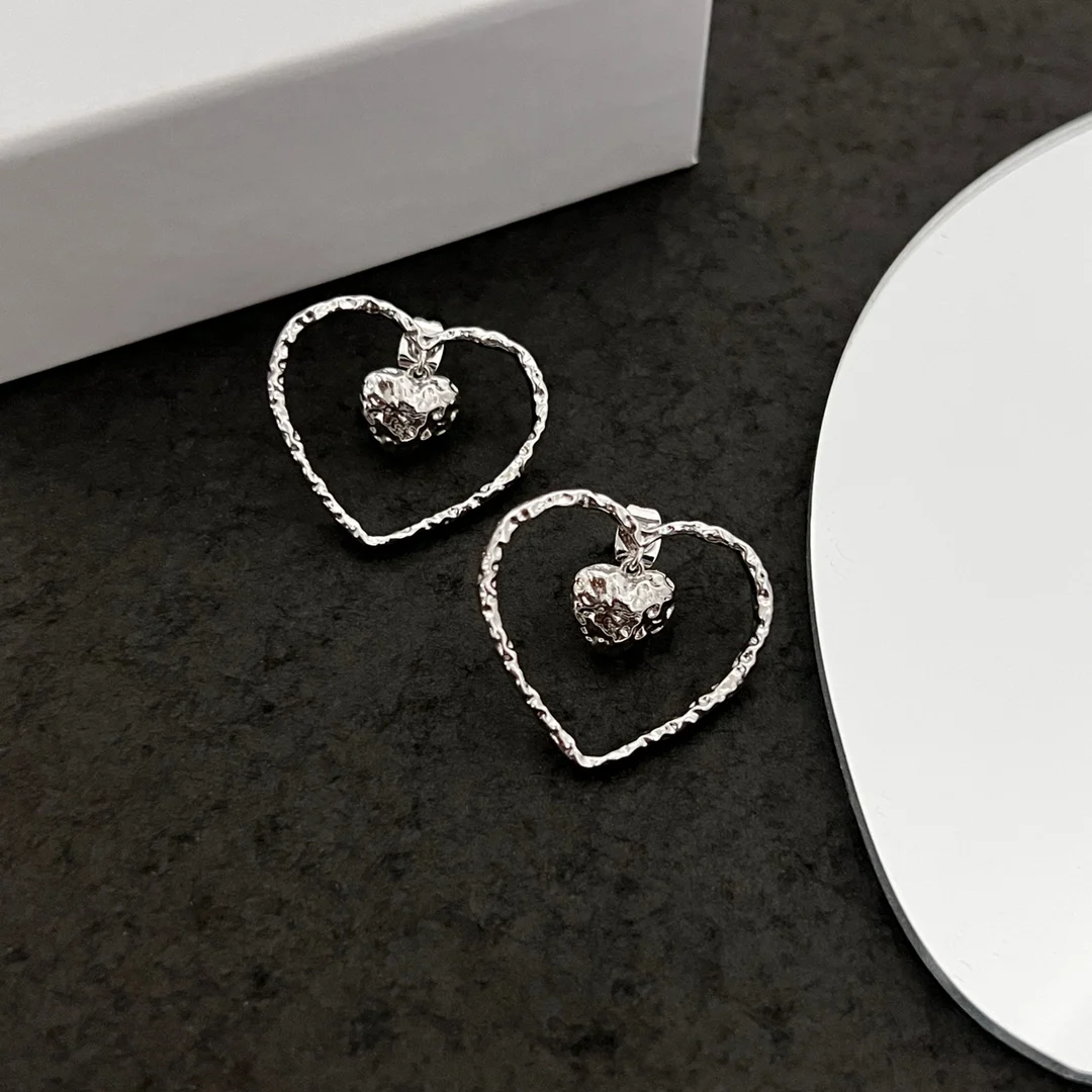 

European and American new fashion elegant and generous all-match love earrings